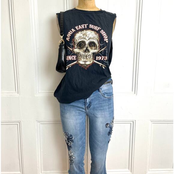 Aqua East Surfshop Grunge tank with open sleeves and skull deisgn - Picture 3 of 8
